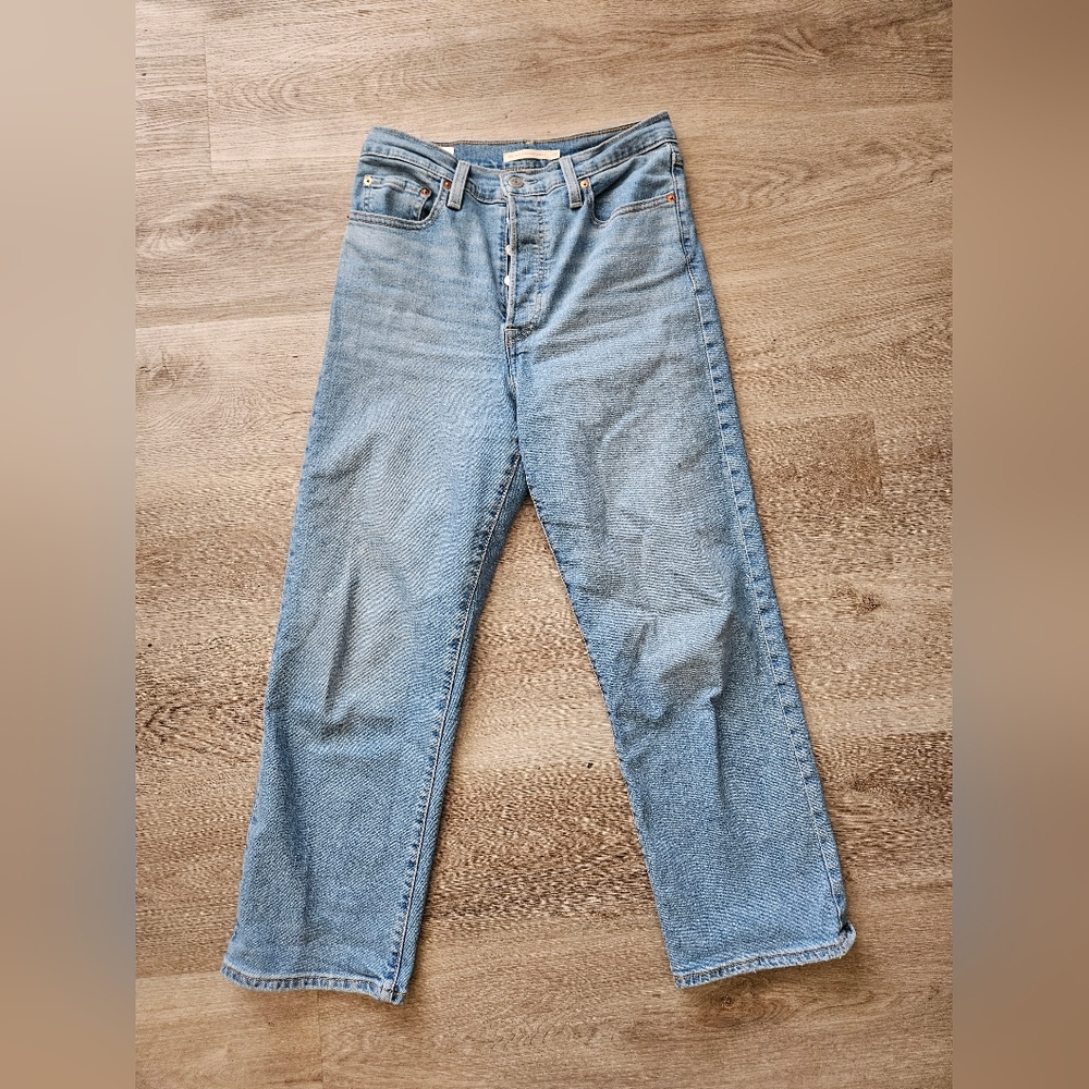 Levi's Light Wash Ankle Crop Jeans